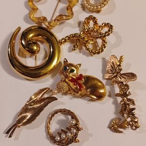 Vintage brooch collection set of 8 gold tone vintage jewelry